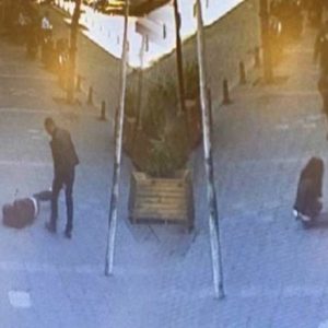 شاهد| التصدي لرجل يعتدي على زوجته في شوارع إسطنبول