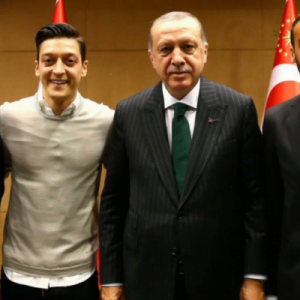 بعد ظهورهما مع أردوغان.. حزب ألماني يطالب بحرمان  أوزيل وغوندوغان من المشاركة في كأس العالم