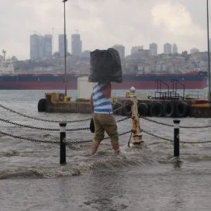 شاهد.. هطول امطار غزيرة في اسطنبول