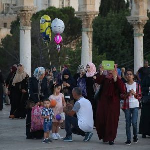90 الفا أدّوا صلاة العيد في المسجد الاقصى.. صور 13