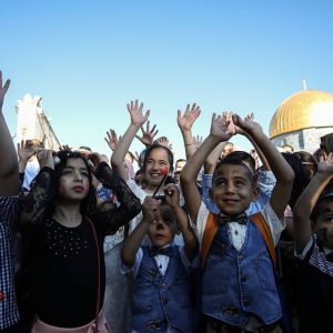 90 الفا أدّوا صلاة العيد في المسجد الاقصى.. صور 7