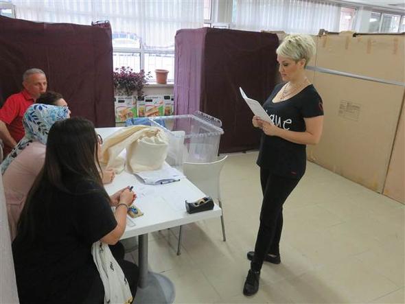 مرضى ومسنون يشاركون في الانتخابات التركية "صور" 15