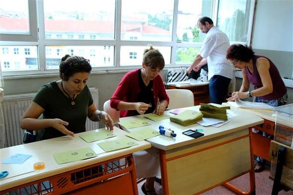 مرضى ومسنون يشاركون في الانتخابات التركية "صور" 25