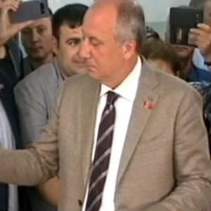 “محرم انجة” يدلي بصوته في الانتخابات التركية (فيديو،صور)