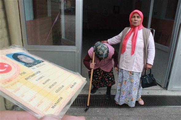 مرضى ومسنون يشاركون في الانتخابات التركية "صور" 3