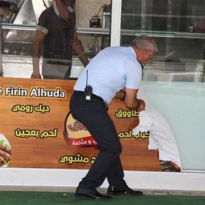 اسطنبول تزيل لافتات محلات السوريين المكتوبة بالعربية في “اسنيورت”