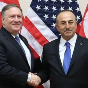 وزير الخارجية التركي: سأبحث مع بومبيو إخراج “ي ب ك” من منبج السورية