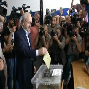 كليجدار اوغلو يدلي بصوته في الانتخابات التركية