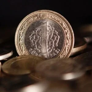 استمرار تحسن الليرة التركية مقابل الدولار