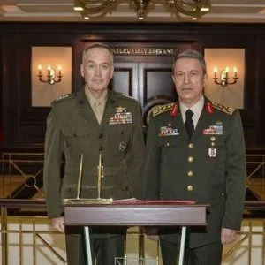 رئيسا الأركان التركي والأمريكي يبحثان الأزمة السورية