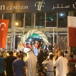 سفير تركيا بقطر يفتتح أول معرض ملابس تركية بالدوحة