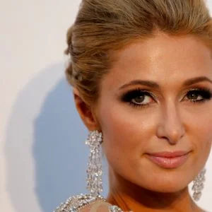 عارضة الأزياء الأميركية باريس هيلتون تصل تركيا وهذا برنامجها