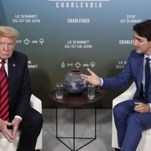 كبير مستشاري ترامب يهاجم رئيس الوزراء الكندي ويصف تصريحاته بالخيانة