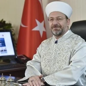 رئيس الشؤون الدينية التركي يهنّئ العالم الإسلامي بحلول “ليلة القدر” المباركة