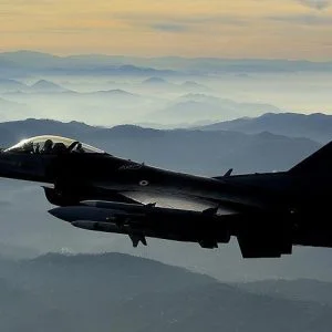 الأركان التركية: تدمير 14 هدفاً لـ”بي كا كا” بغارات جوية شمالي العراق