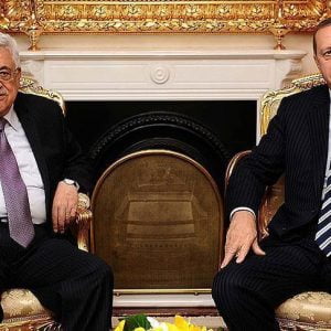 أردوغان يهنئ نظيره الفلسطيني بعيد الفطر ويبحث معه مستجدات الأوضاع الفلسطينية