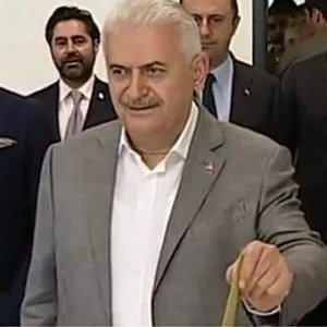 يلدريم يدلي بصوته في الانتخابات التركية (صور،فيديو)