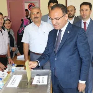 بوزداغ : النظام الرئاسي يُفعّل كاملا اليوم