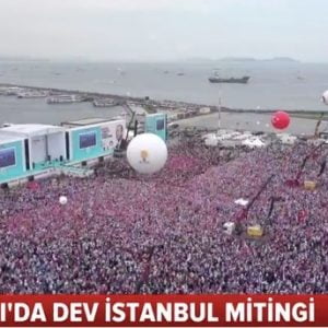 مئات الآلاف يشاركون في مهرجان إنتخابي لحزب “العدالة والتنمية” في إسطنبول