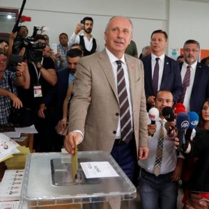 "محرم انجة" يدلي بصوته في الانتخابات التركية (فيديو،صور) 5