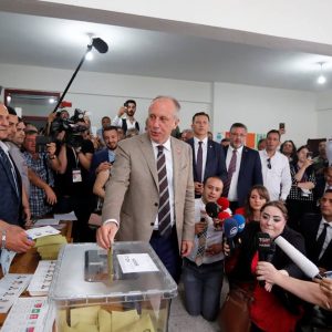 "محرم انجة" يدلي بصوته في الانتخابات التركية (فيديو،صور) 1