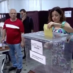 شاهد بالفيديو| انطلاق عملية التصويت في الانتخابات الرئاسية والبرلمانية في العاصمة التركية أنقرة