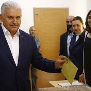يلدريم يدلي بصوته في الانتخابات التركية (صور،فيديو) 3