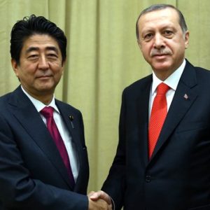 رئيس وزراء اليابان يهنئ أردوغان بفوزه في الانتخابات الرئاسية