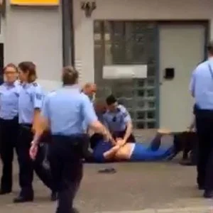 الشرطة الألمانية تفلت كلبا على مواطن تركي (صور)