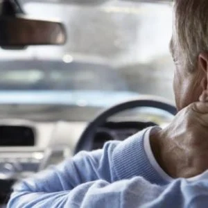 بخطوات بسيطة تخلص من آلام الظهر أثناء القيادة