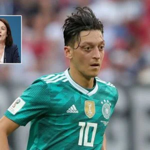 وزيرة العدل الألمانية تعلق علي اعتزال أوزيل