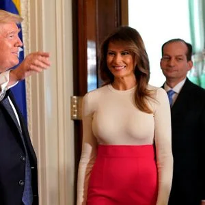 تسريبات تكشف “صدمة ترامب”… بماذا فوجئ عندما دخل غرفة زوجته