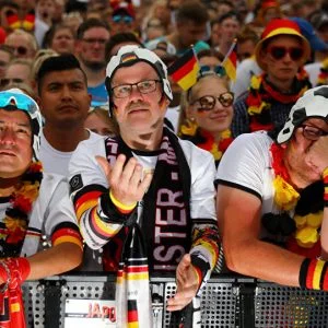 مدير منتخب ألمانيا يحمل أردوغان مسؤولية الخروج من المونديال