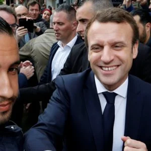 بالفيديو .. فضيحة تهز قصر الإليزيه