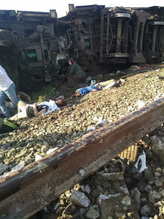 قتلى و عشرات الجرحى في خروج قطار عن القضبان في تركيا "صور وفيديو" 5