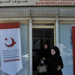 هل توقّفت تركيا حقا عن تسجيل اللاجئين السوريين؟