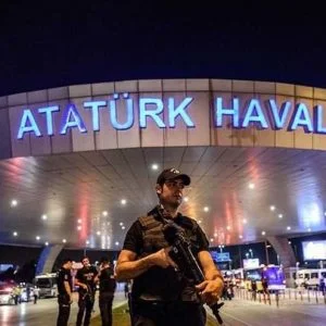 تركيا تقبض على إرهابية في مطار اتاتورك الدولي