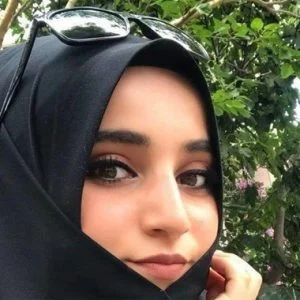 تعرف على قصة صاحبة “فيديو أتاتورك” التي اثارت جدلا في تركيا واجبرت السلطات على التدخل