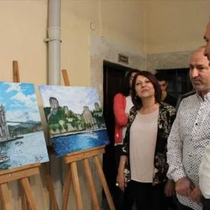 “أطياف”.. معرض فنون تشكيلية بإسطنبول يجمع فنانين عربا وأتراكا