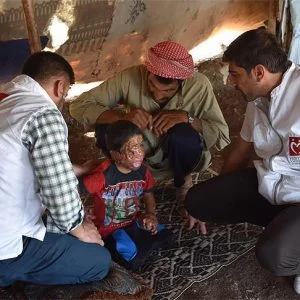 الطفل السوري موسى يتطلع إلى تركيا لعلاج أوجاعه