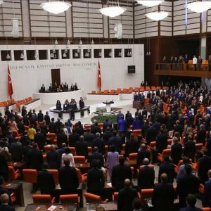 النواب الأتراك الجدد يؤدون اليمين الدستورية
