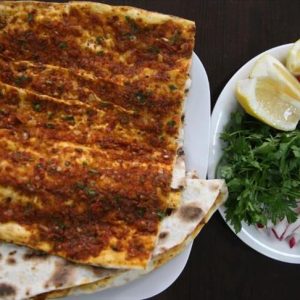 “لحم بعجين” أورفة التركية.. لوحة فنية شهية!