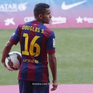 لاعب برشلونة بيريرا يجاور روبينيو بالدوري التركي