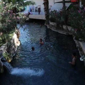 في ولاية دنيزلي التركية.. حوض أثري بحرارة مياه ثابتة طوال العام