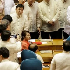 البرلمان الفلبيني يمنح مسلمي “مورو” حكماً ذاتياً