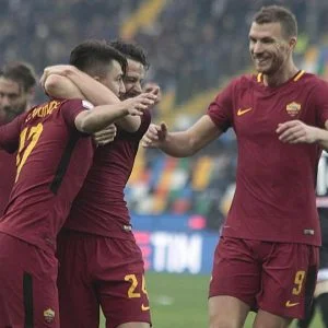 التركي سينجيز أوندير لاعب روما الإيطالي يتفوق عليَّ صلاح