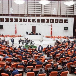 البرلمان التركي يقر موادَّ بمشروع قانون يطالب بإجراء تعديلات بخصوص مكافحة الإرهاب