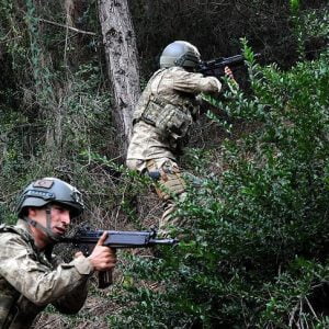 الجيش التركي: تحييد 5 إرهابيين من “بي كا كا” جنوبي شرقي البلاد