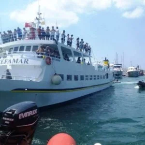 خفر السواحل التركي يتدخل لإغاثة سفينة يونانية تعطلت في عرض البحر