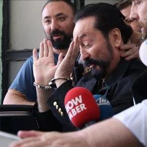 تعرف علي الدخل الشهري لـ”عدنان أوكتار”